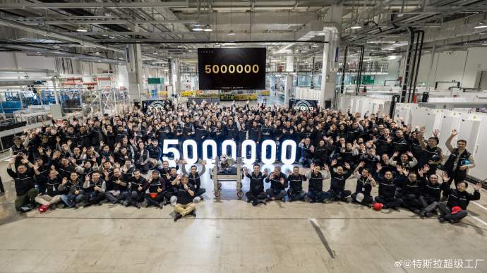 特斯拉上海超级工厂第500万台电驱系统下线