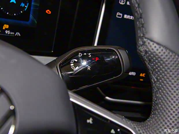 上汽大众 帕萨特 2025款 Pro 380TSI 星空龙尊版 上汽大众 帕萨特 2025款 Pro 380TSI 星空龙尊版