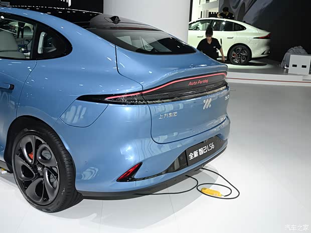 智己汽车 智己LS6 2025款 579kW 四驱