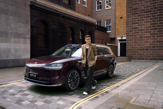 问界M9两周年，引领中国品牌向上突破