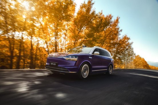 问界M9两周年，引领中国品牌向上突破