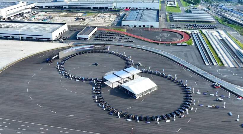 8大汽车集团预警，2026年告别“单一性成长”