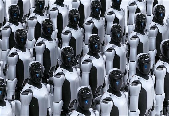 人形机器人2025年关键一跃：从炫技到实干，千台级交付开启落地元年
