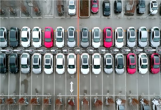 2025汽车产业新政解读：从标准竞争到安全监管的全维重构